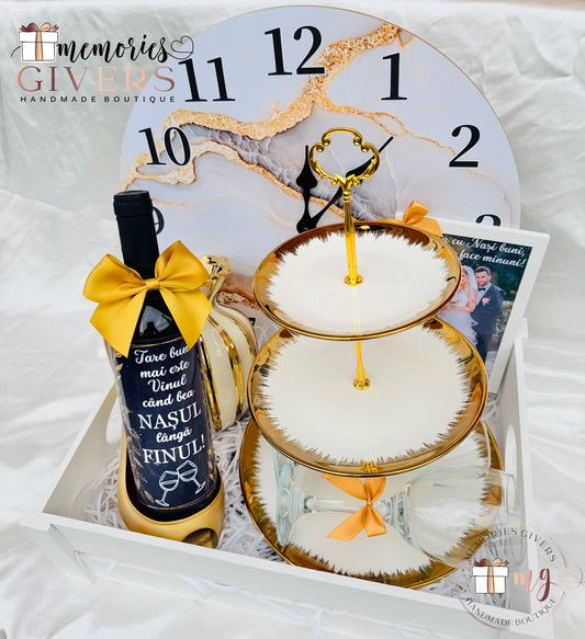 Lădiță din lemn cu ceas, vază flori, suport cu 3 etaje, sticlă cu suport & pahare