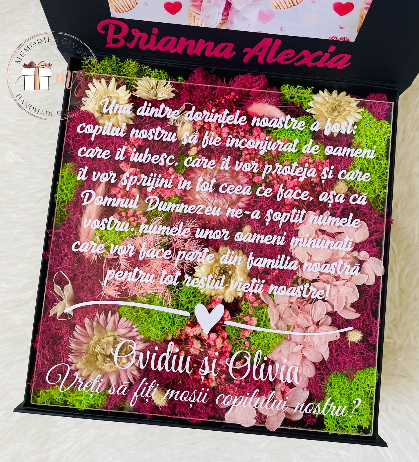 Cutie cu licheni și placă acrilică personalizată