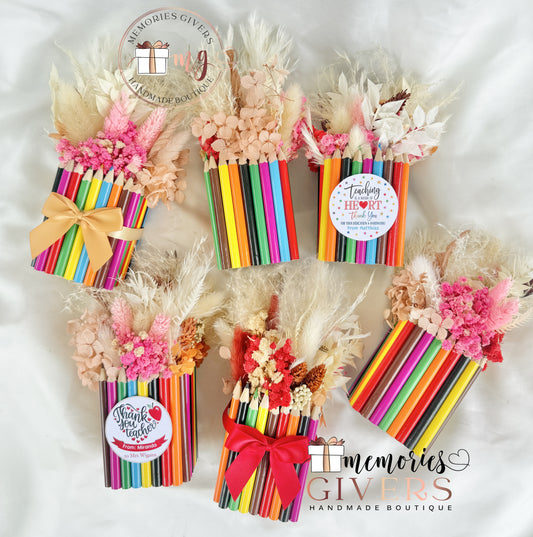 Mini-vaze din creioane cu flori uscate și criogenate