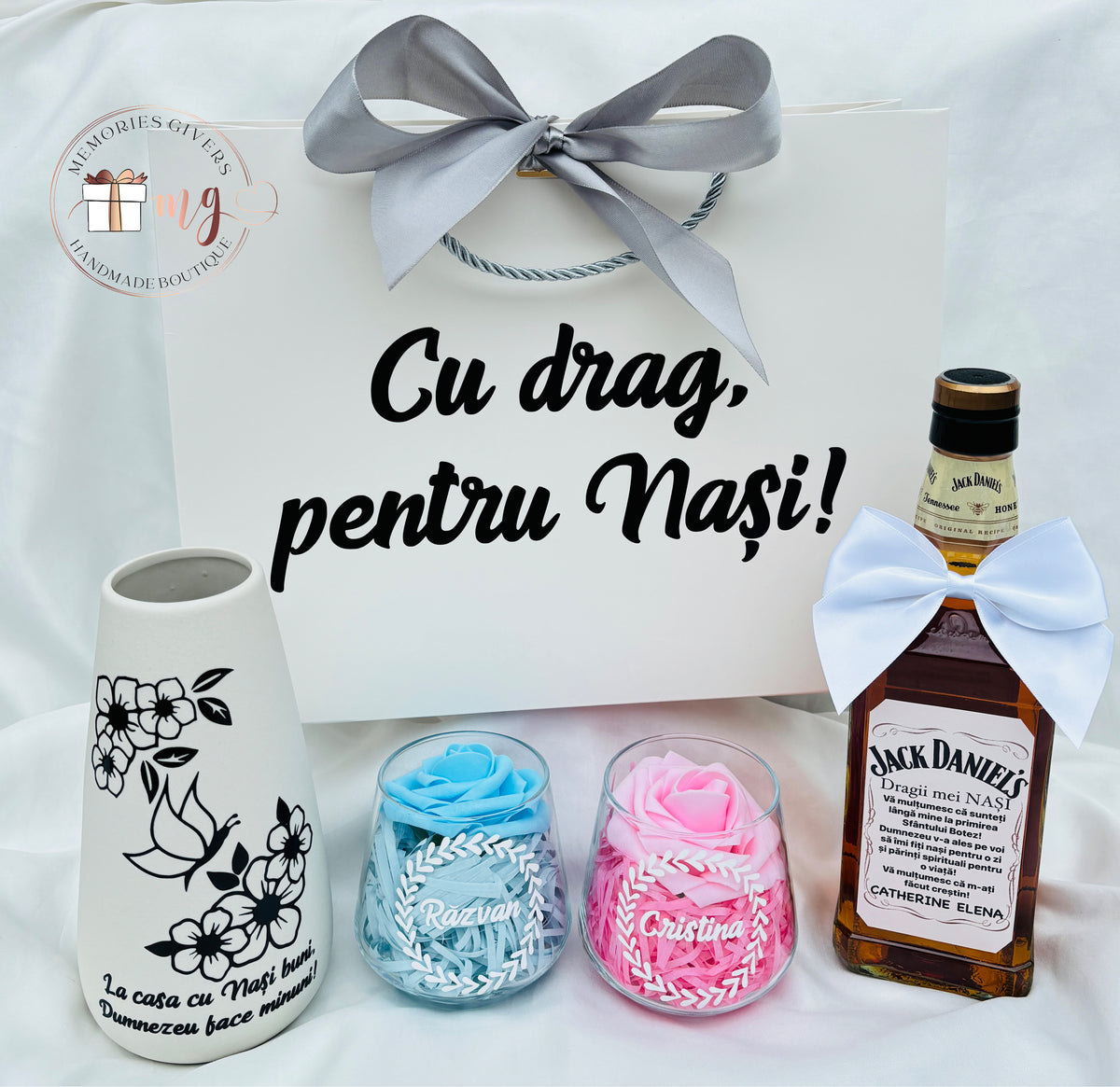 Set cu sticlă, pahare, vază, ciocolată, cafea și pungă de cadou