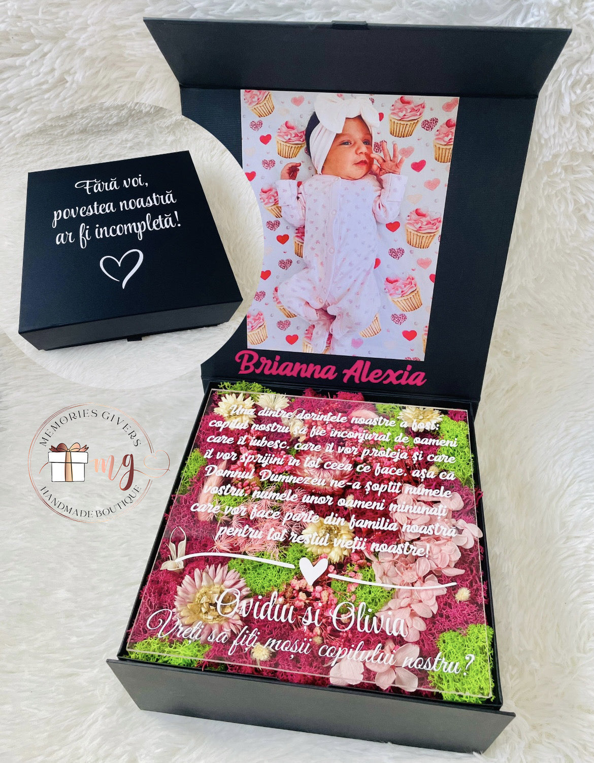 Cutie cu licheni și placă acrilică personalizată