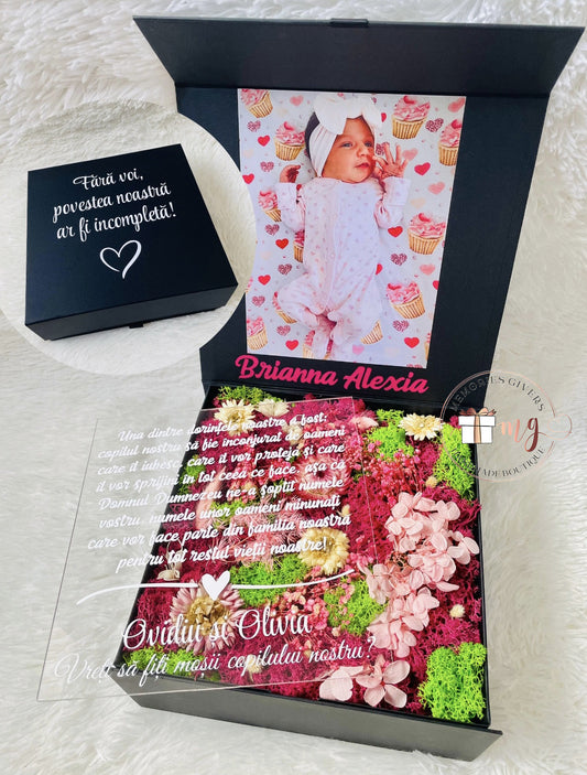 Cutie cu licheni și placă acrilică personalizată