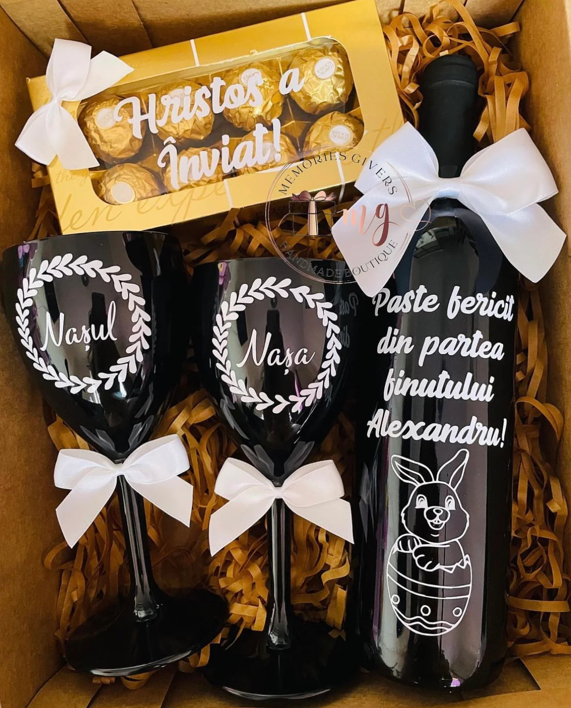 Sticla cu pahare cu sau fără ciocolată