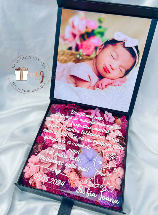 Cutie cu licheni și placă acrilică personalizată