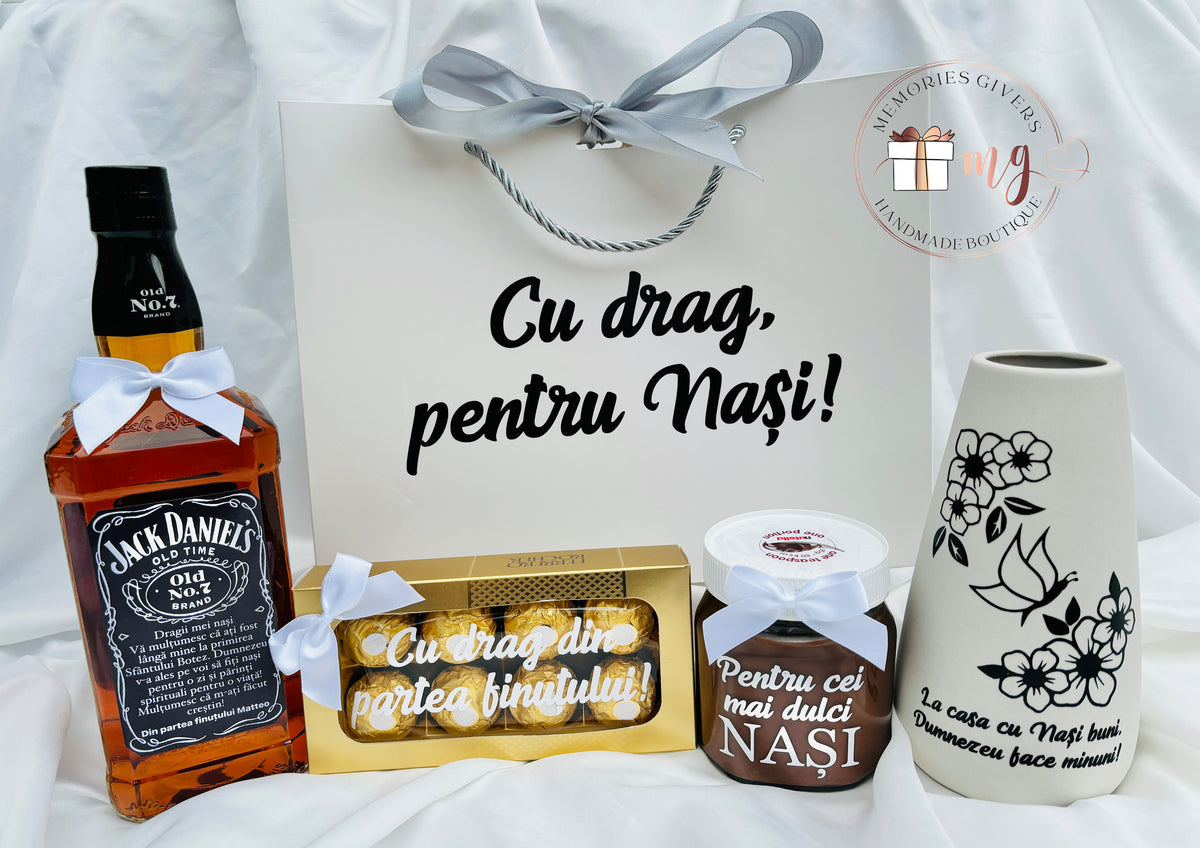 Set cu sticlă, pahare, vază, ciocolată, cafea și pungă de cadou
