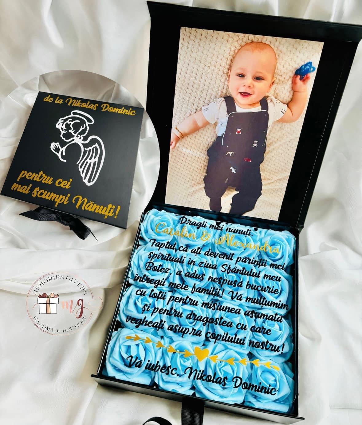 Cutie cu licheni și placă acrilică personalizată