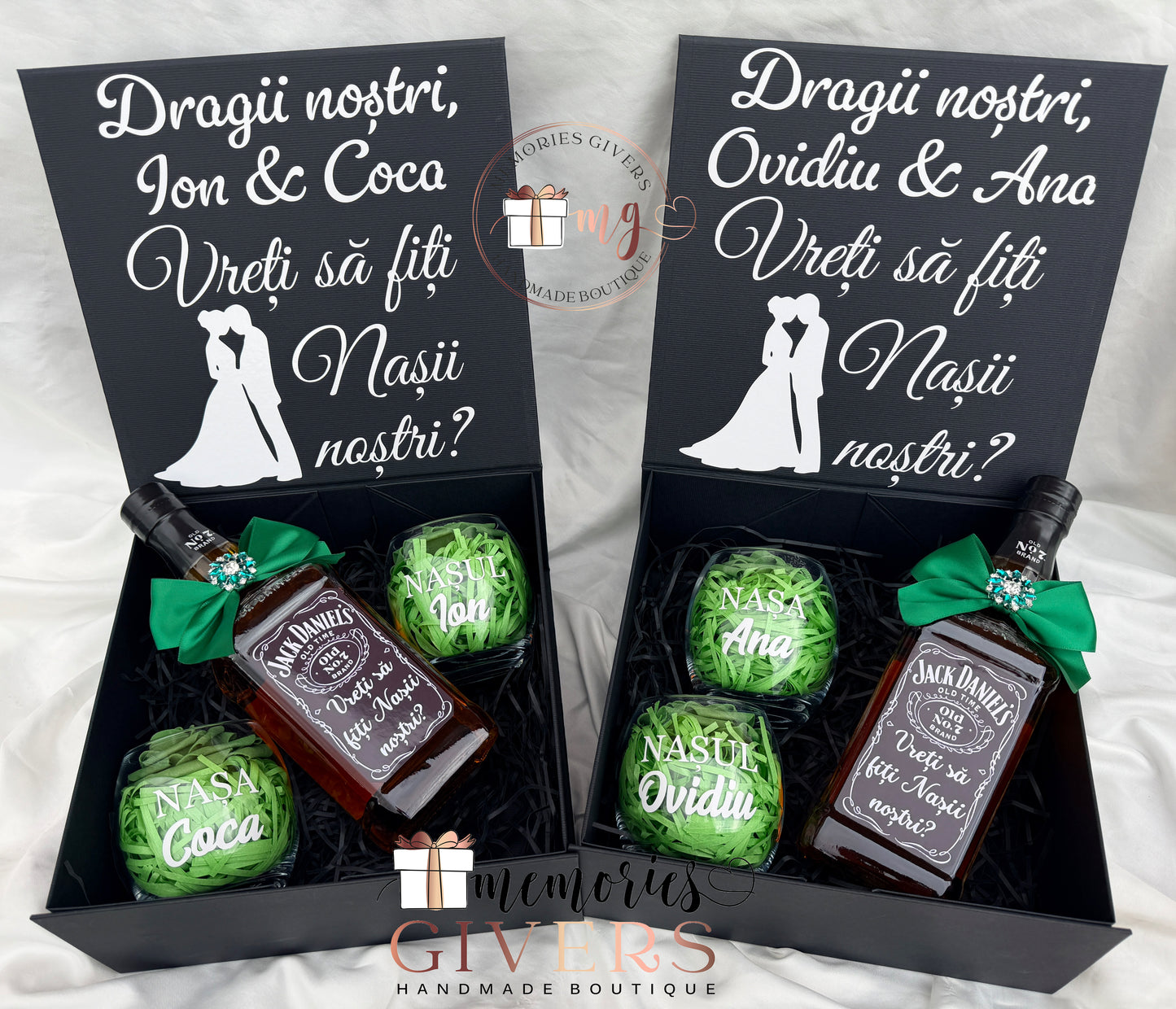 Cutie cu o sticlă & pahare cu sau fără ciocolată