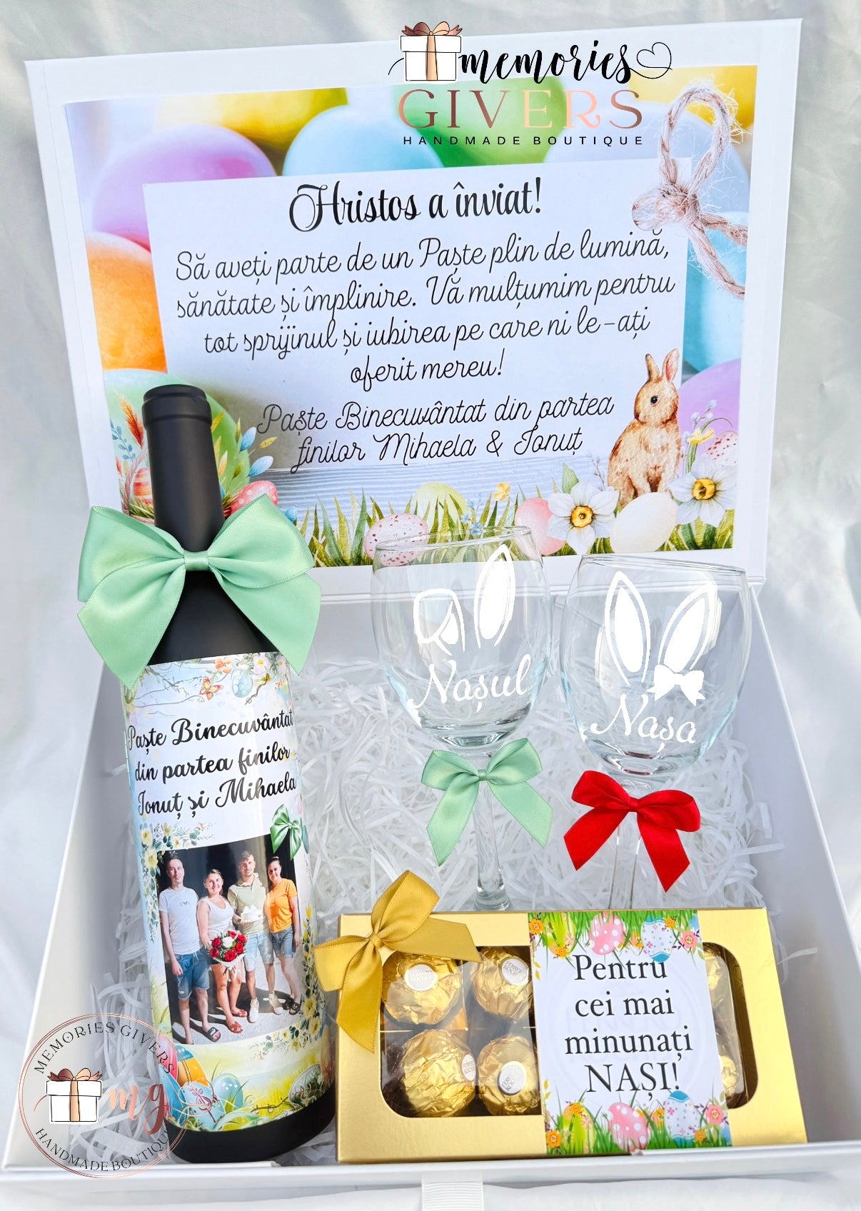 Cutie cu o sticlă & pahare cu sau fără ciocolată