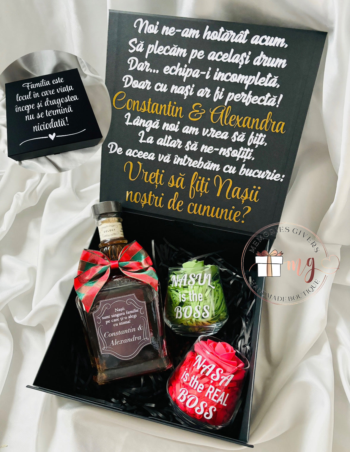 Cutie cu o sticlă & pahare cu sau fără ciocolată