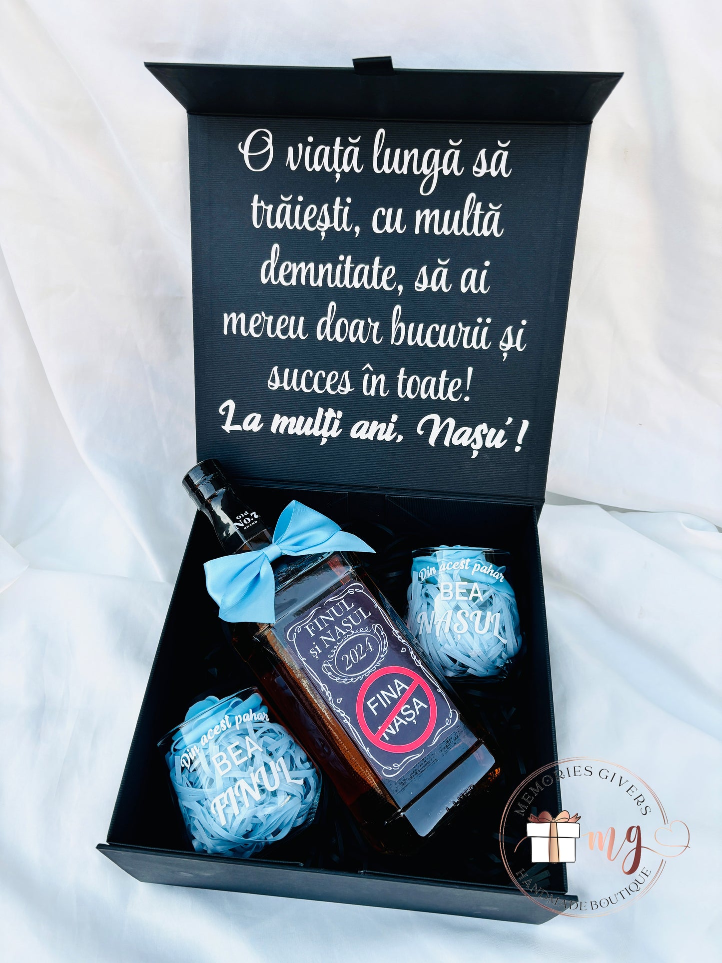 Doar cutia cu o sticlă & pahare sau cu ciocolată și pungă de cadou