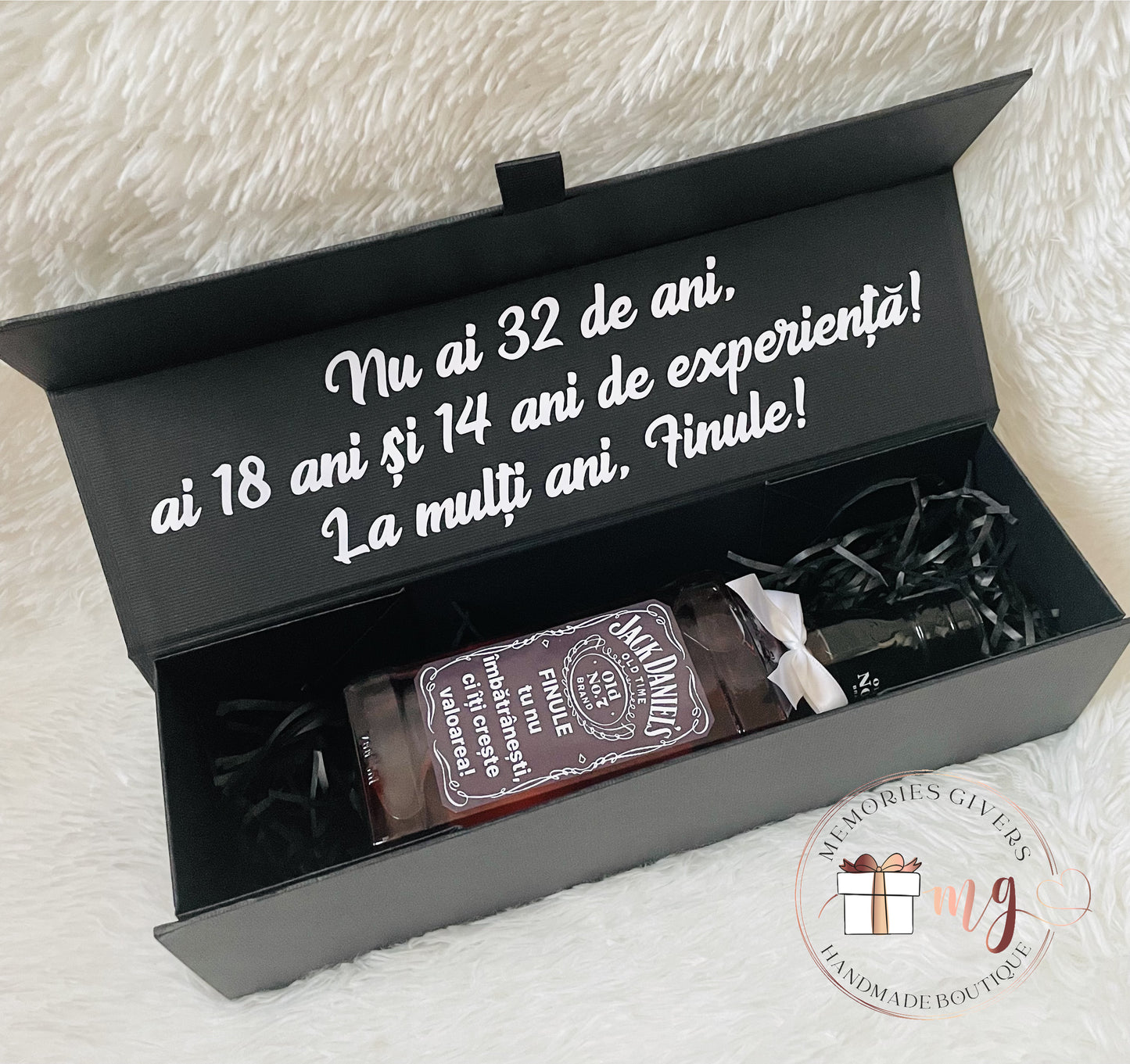 Doar sticla personalizată sau în cutie/pungă de cadou