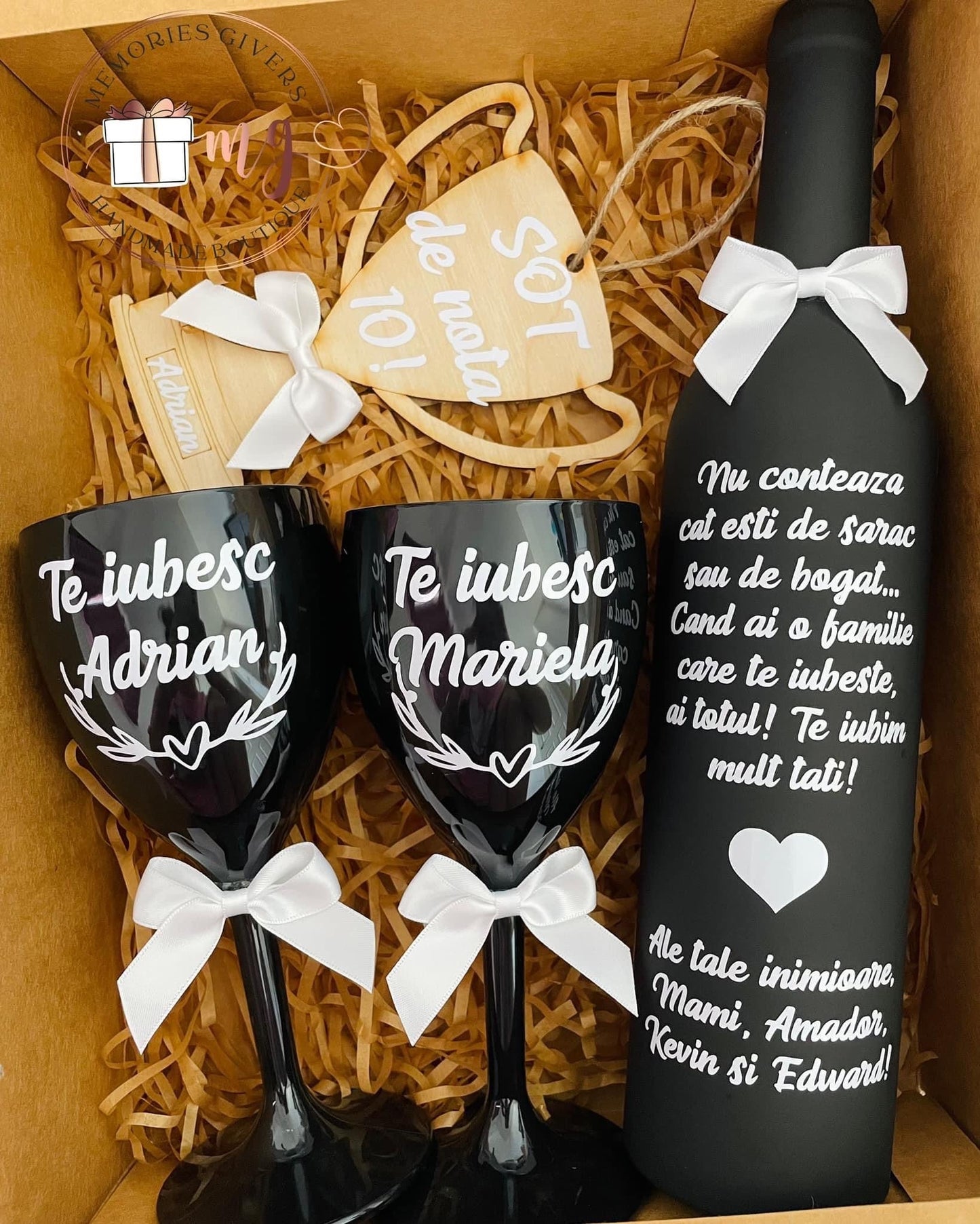 Set cu sticlă, pahare / ciocolată / trofeu din lemn