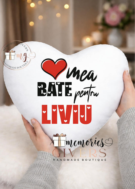 Pernă albă în formă de inimă