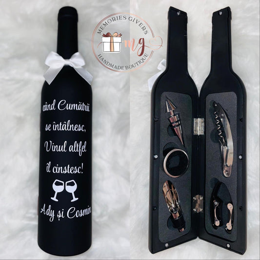 Set în formă de sticlă cu 5 accesorii pt vin în interior sau vin