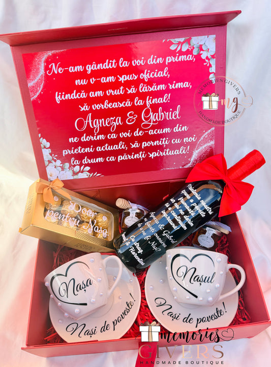 Cutie cu 2 căni, 2 farfurii și sticlă