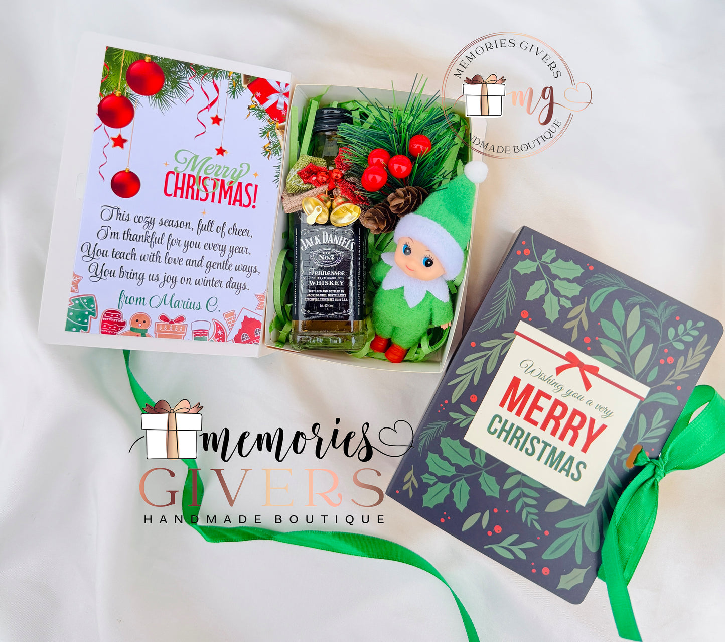 Cutie în formă ce carte cu mini-băutură și păpușică