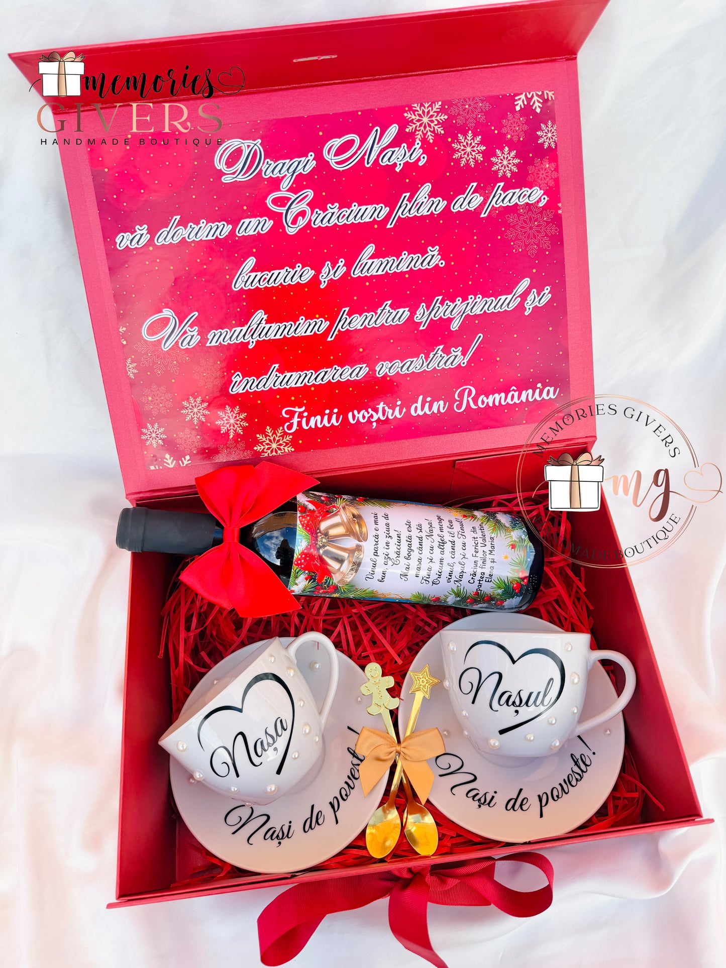 Cutie cu 2 căni, 2 farfurii și sticlă