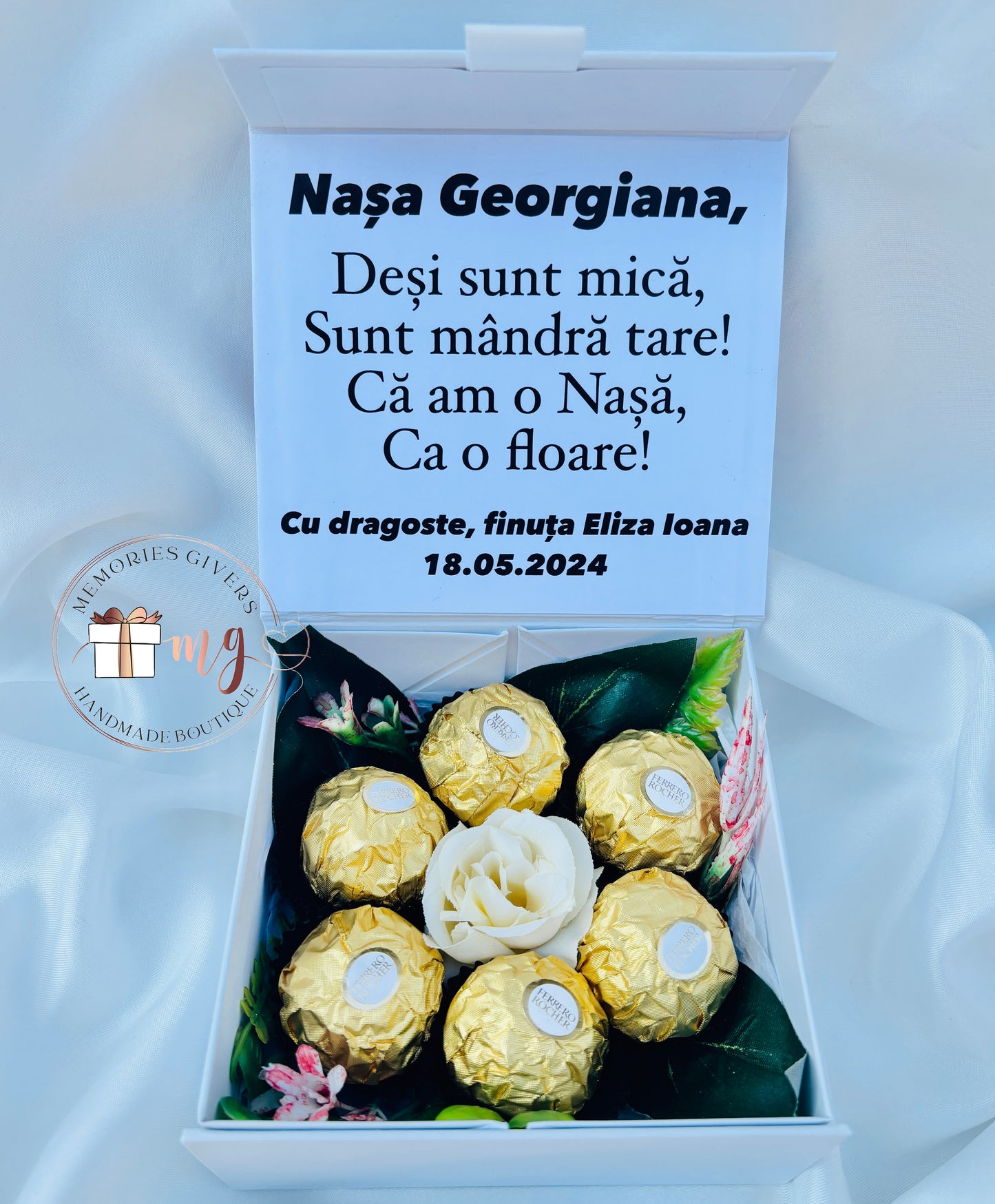 Cutiuță personalizată cu 6 bomboane Ferrero Rocher