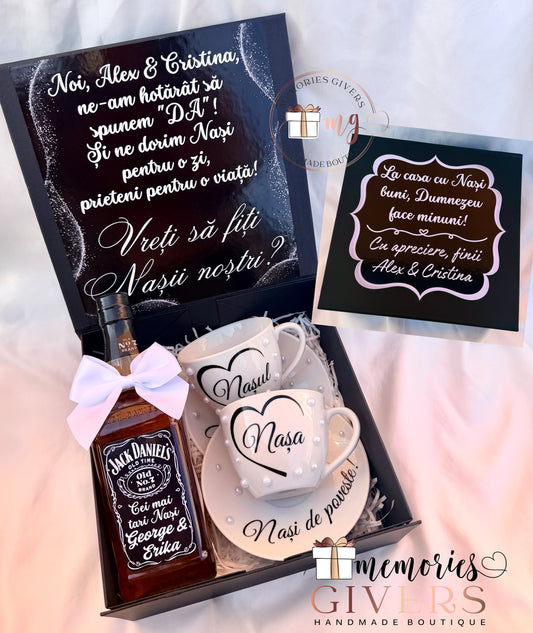 Cutie cu 2 căni, 2 farfurii și sticlă