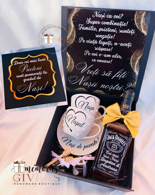 Cutie cu 2 căni, 2 farfurii și sticlă