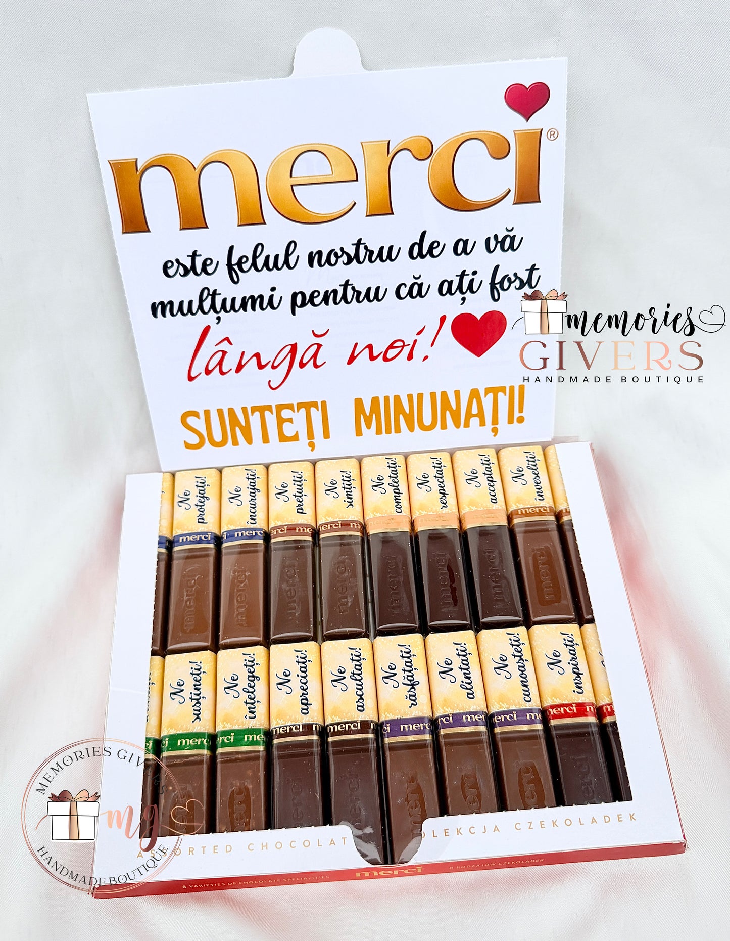 Cutie cu ciocolată "Merci" 250g, personalizată cu 20 de motive pentru care te iubesc