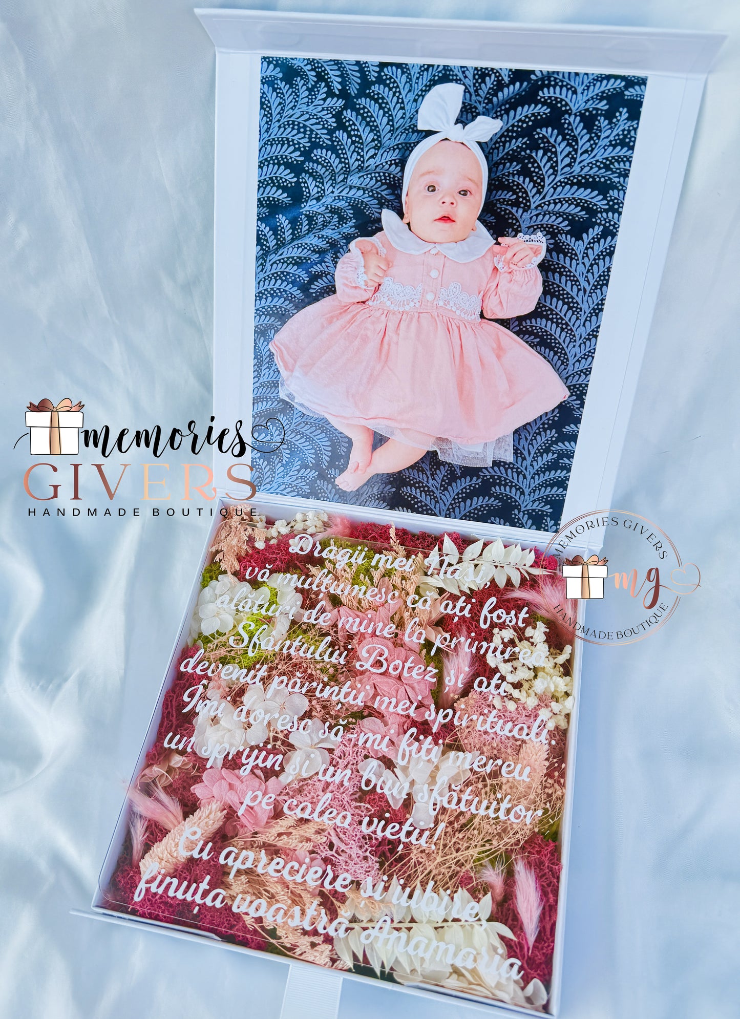 Cutie cu licheni și placă acrilică personalizată