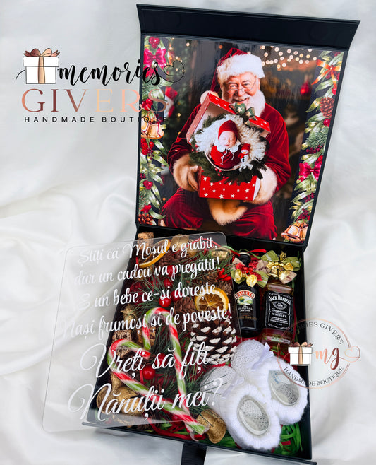 Cutie cu ornamente de Crăciun