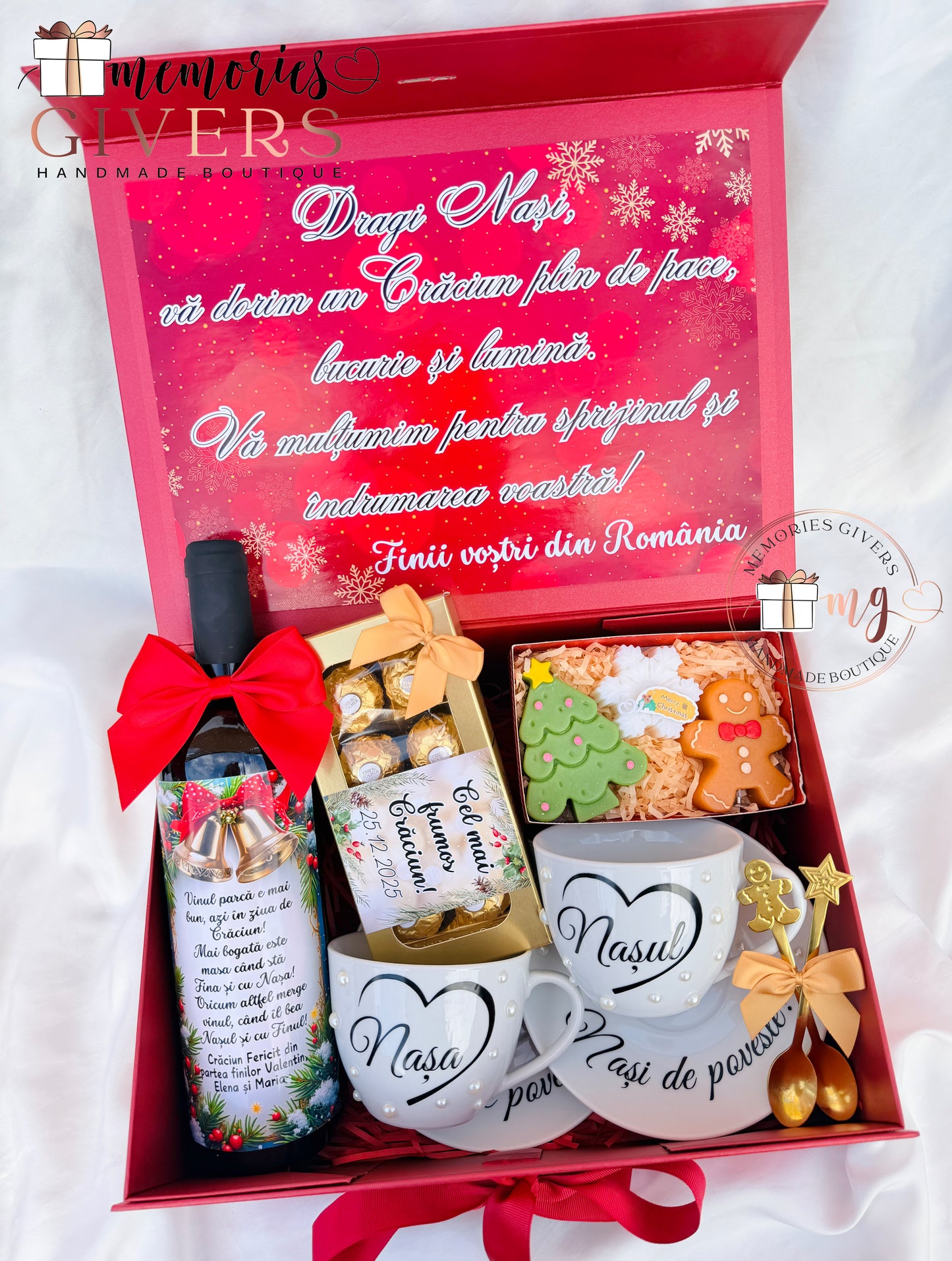 Cutie cu 2 căni, 2 farfurii și sticlă