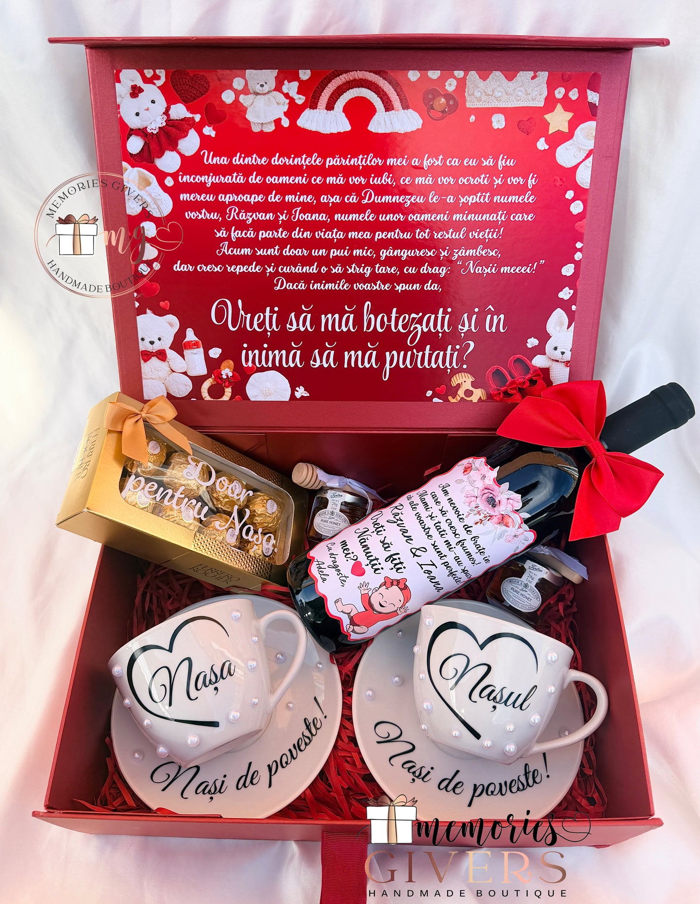 Cutie cu 2 căni, 2 farfurii și sticlă