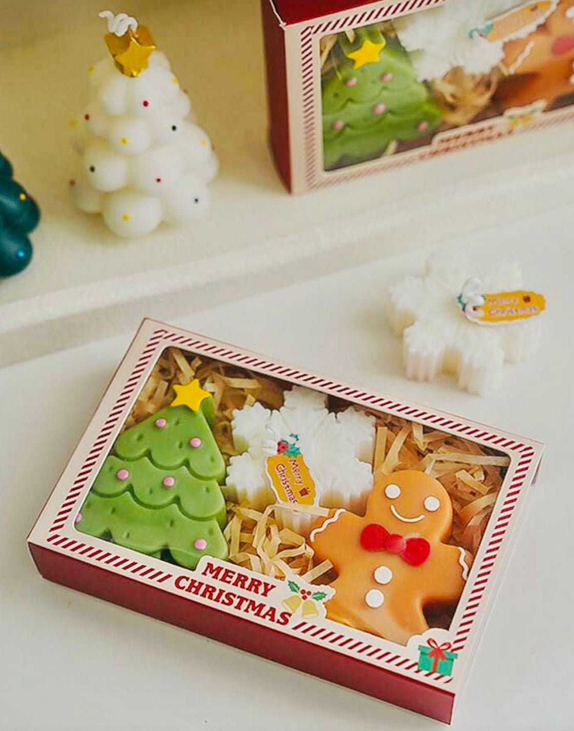 Cutie cu 3 lumânări mici