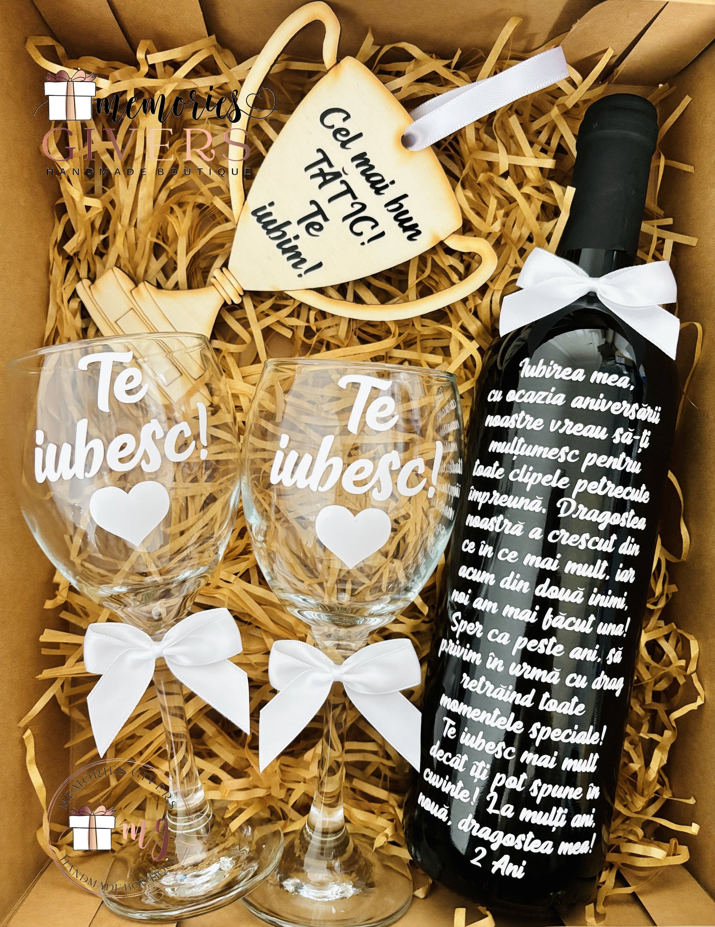 Set cu sticlă, pahare / ciocolată / trofeu din lemn