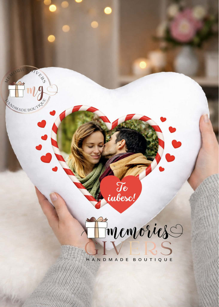 Pernă albă în formă de inimă