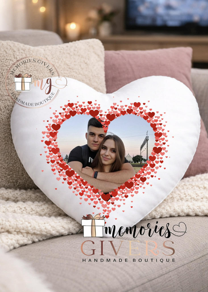 Pernă albă în formă de inimă