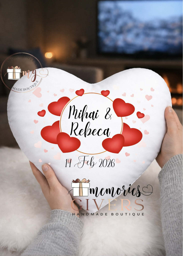 Pernă albă în formă de inimă